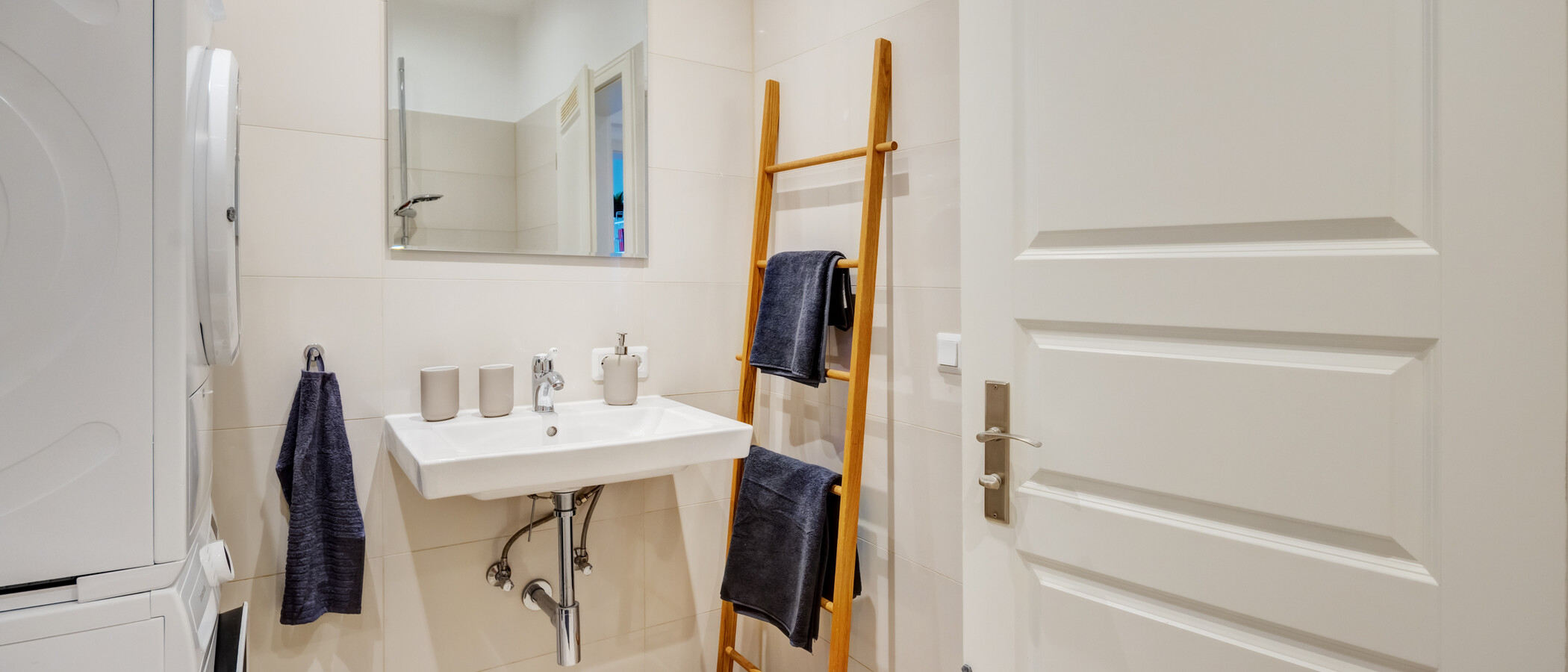 Zolder flat München Neuhausen 01 Badkamer 14555