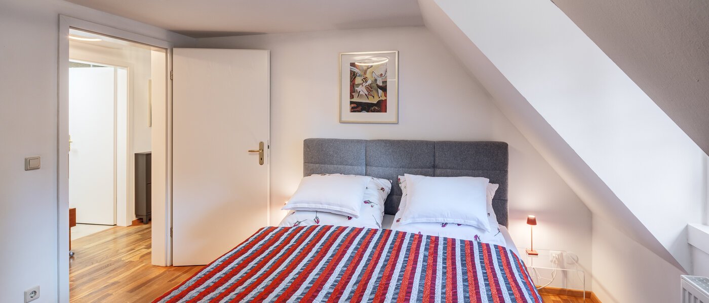 Mezonetno stanovanje z galerijo München Ramersdorf 02 Spalnica 14556