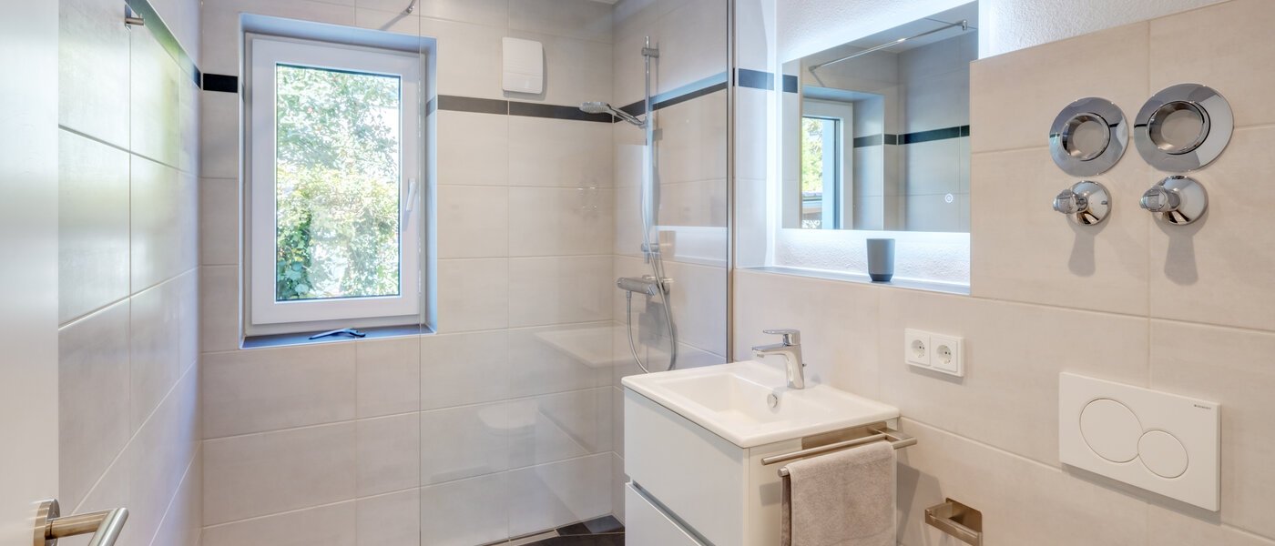 Ploché Neufahrn b. Freising 01 Koupelna 14560