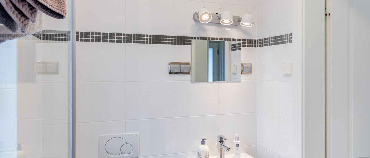 Samostatne stojaci dom Ismaning 03 2. kúpeľňa 14615