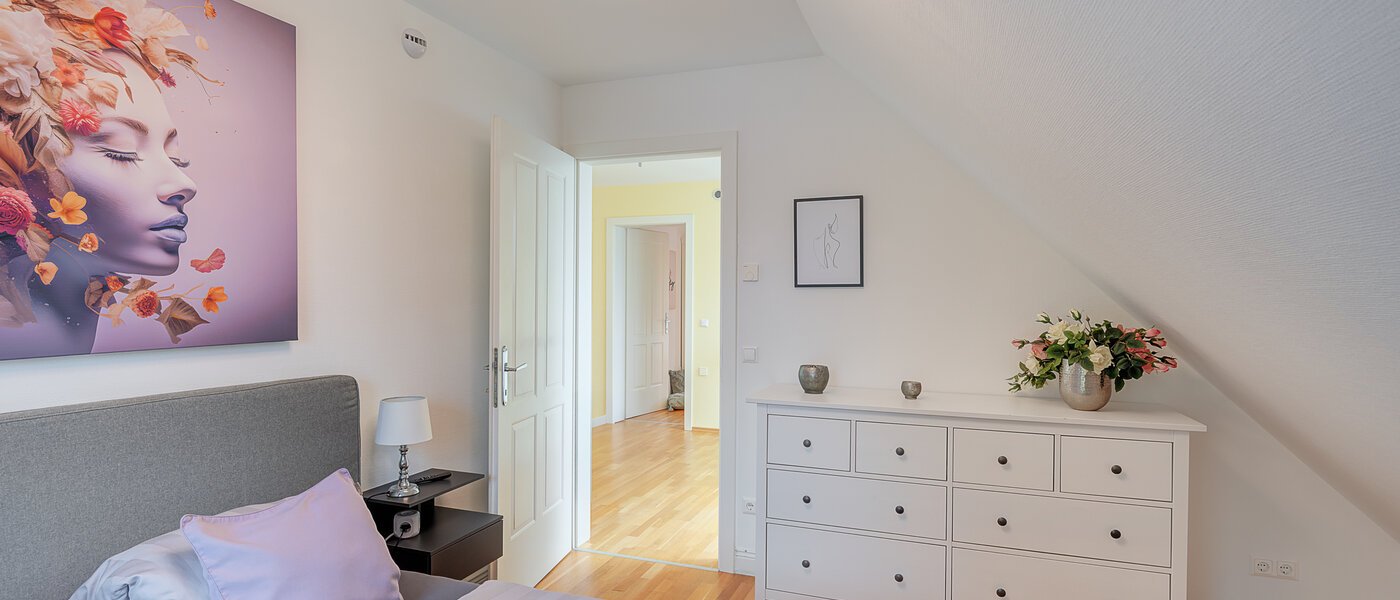 Samostatne stojaci dom Ismaning 04 2. spálňa 14615