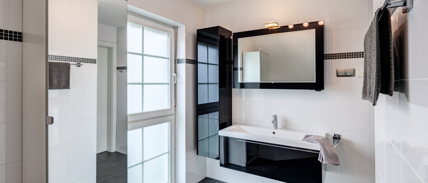 Samostatne stojaci dom Ismaning 03 1. kúpeľňa 14615