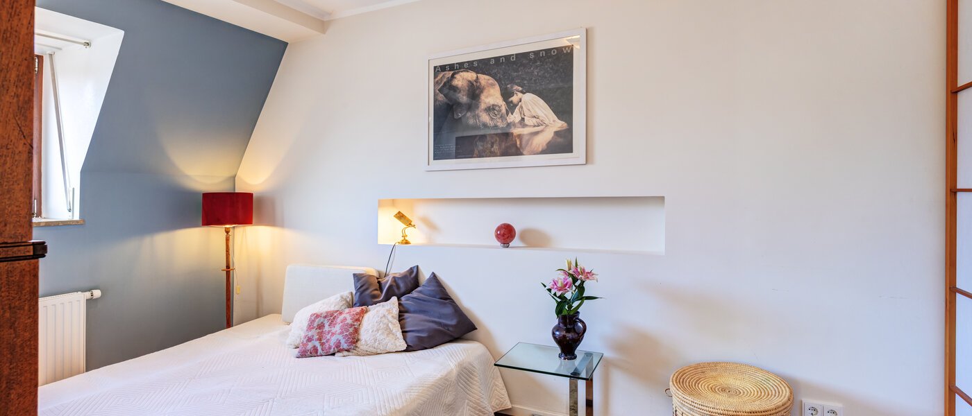 Podkrovný byt München Haidhausen 01 1. spálňa 14648