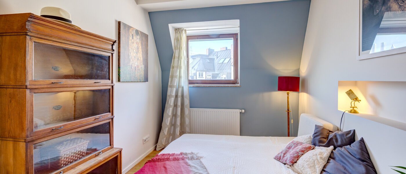 Podkrovný byt München Haidhausen 02 1. spálňa 14648