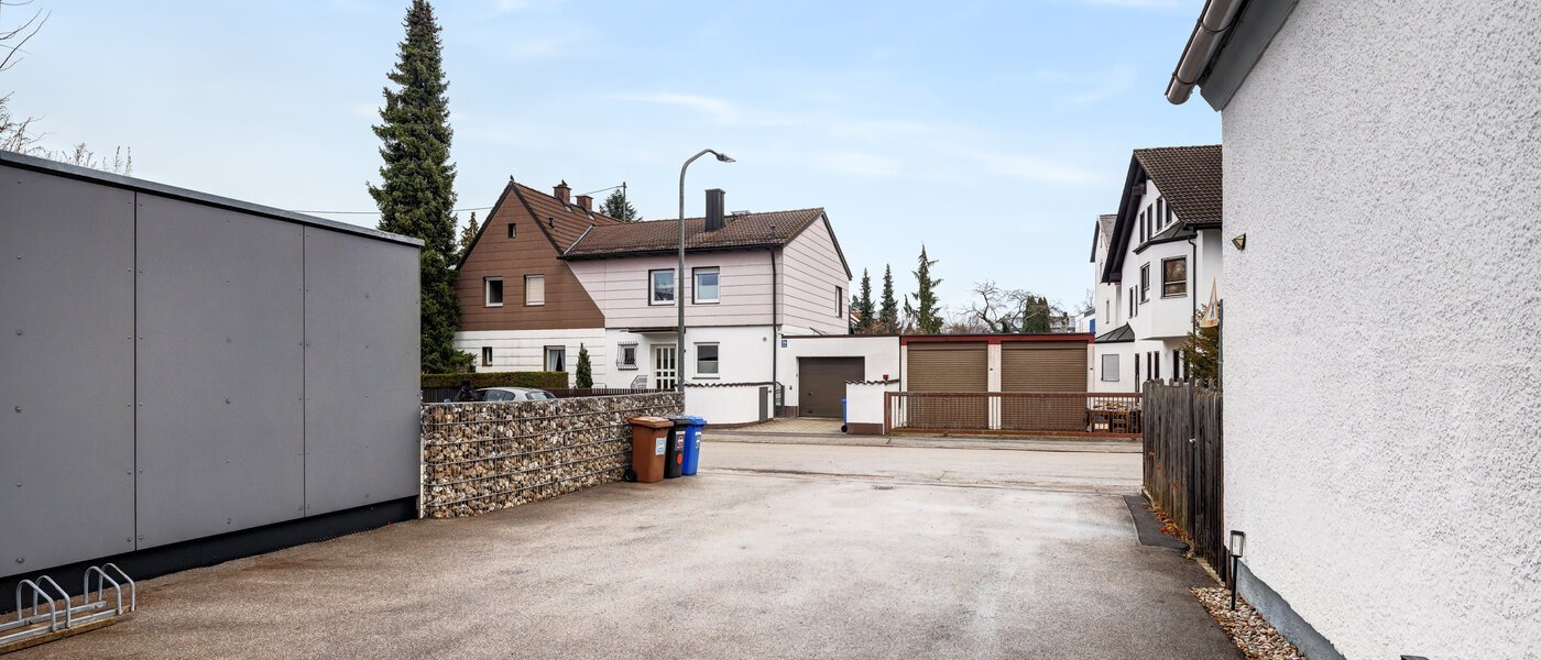 Fritliggende hus München Trudering 02 Indgang til gårdhave 14681