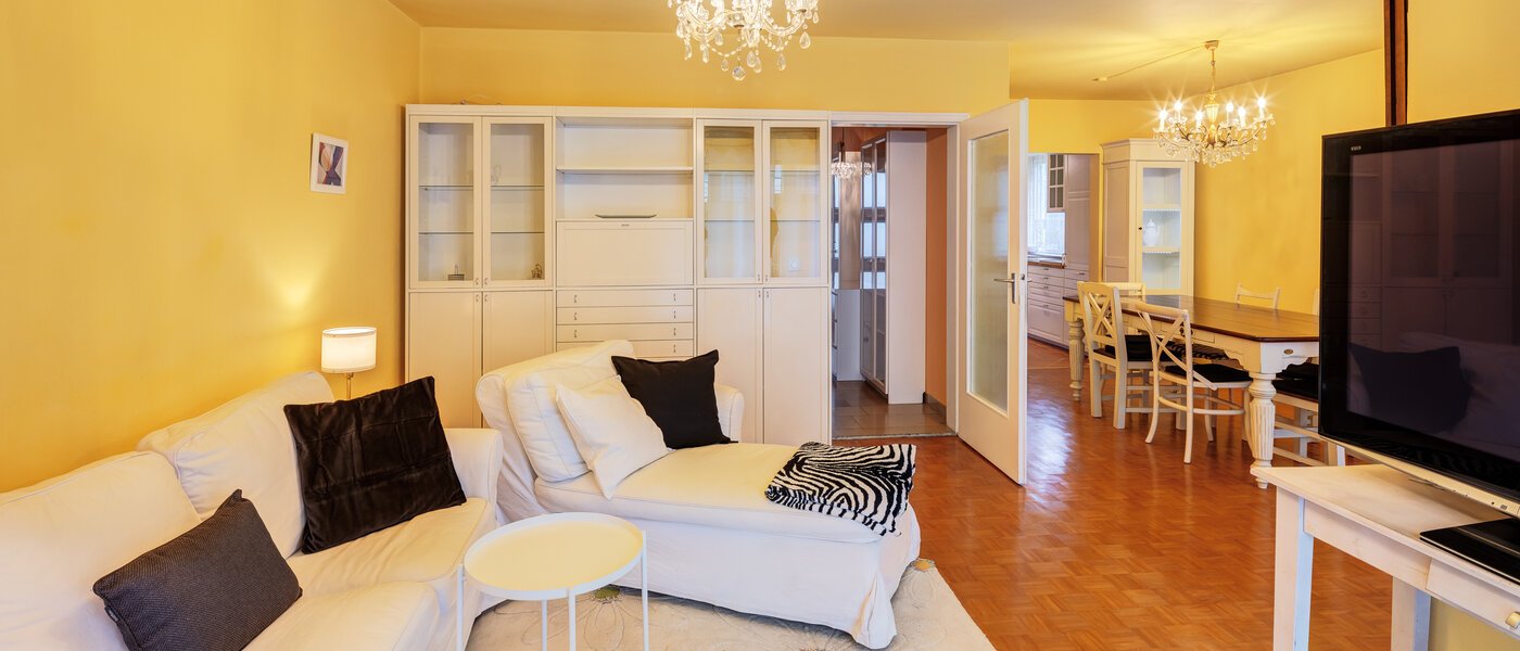 Γωνιακή μονοκατοικία Unterhaching 02 Καθιστικό 14690