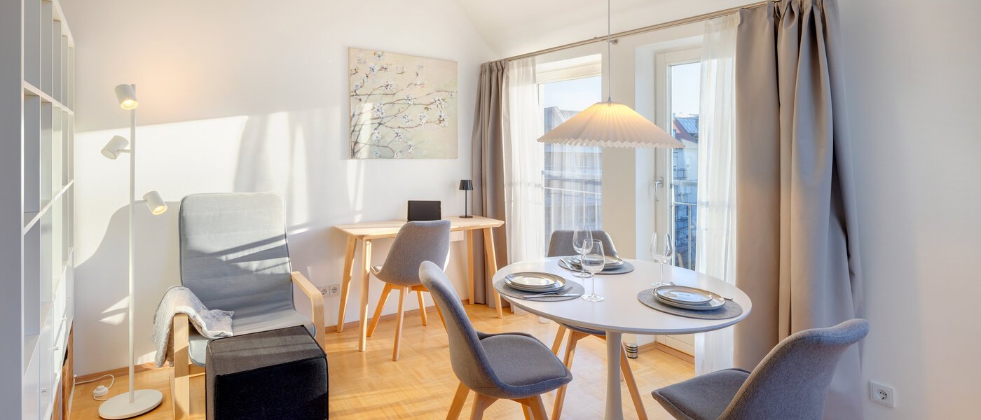 Vindsvåning München Neuhausen 02 Vardagsrum 14695