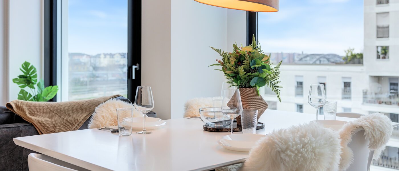 Апартамент с покривна тераса München Neuhausen 02 Дневна зона 14699