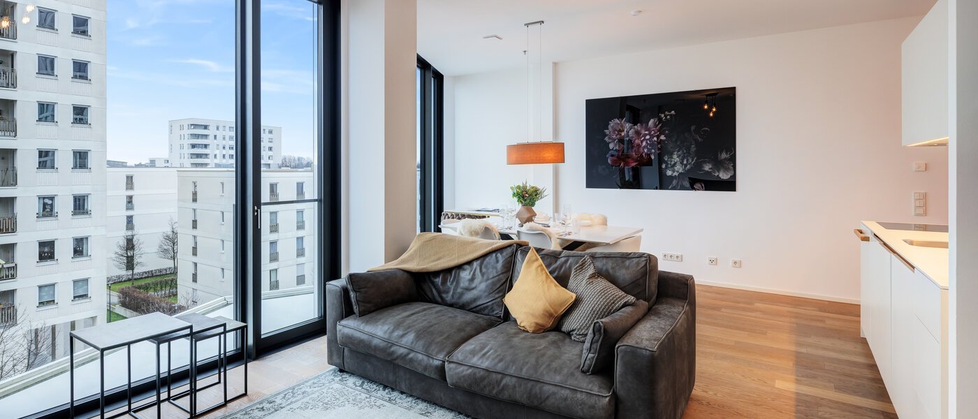 Апартамент с покривна тераса München Neuhausen 03 Дневна зона 14699