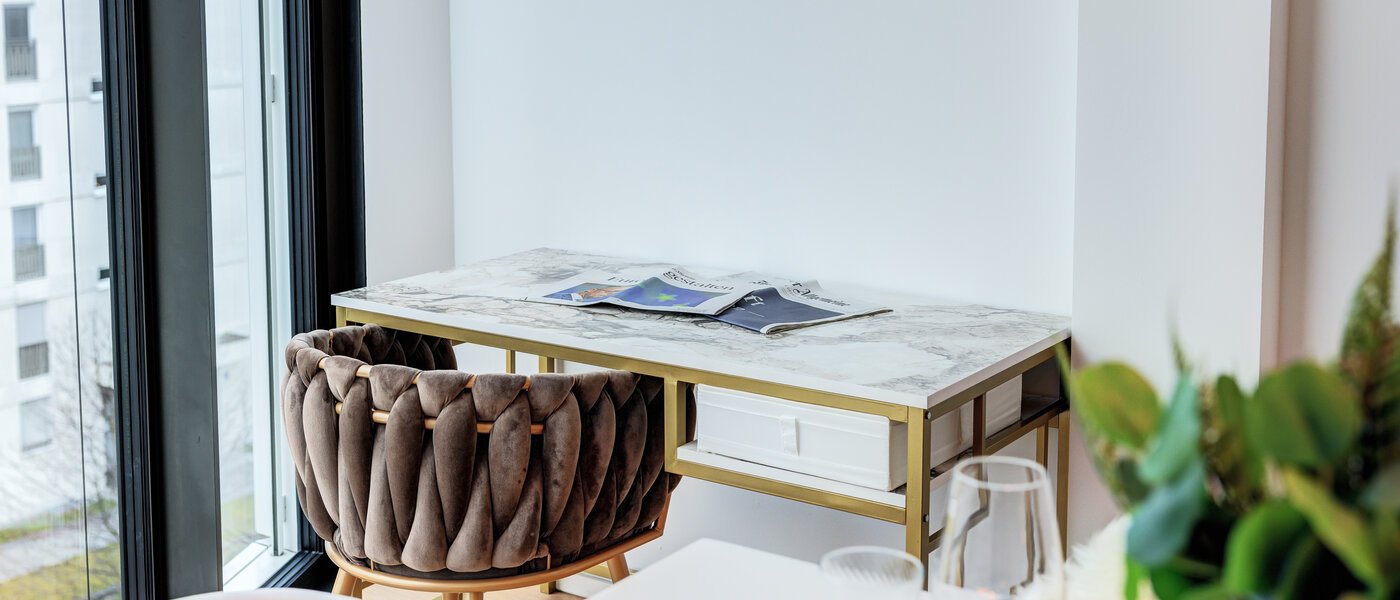 Апартамент с покривна тераса München Neuhausen 04 Дневна зона 14699