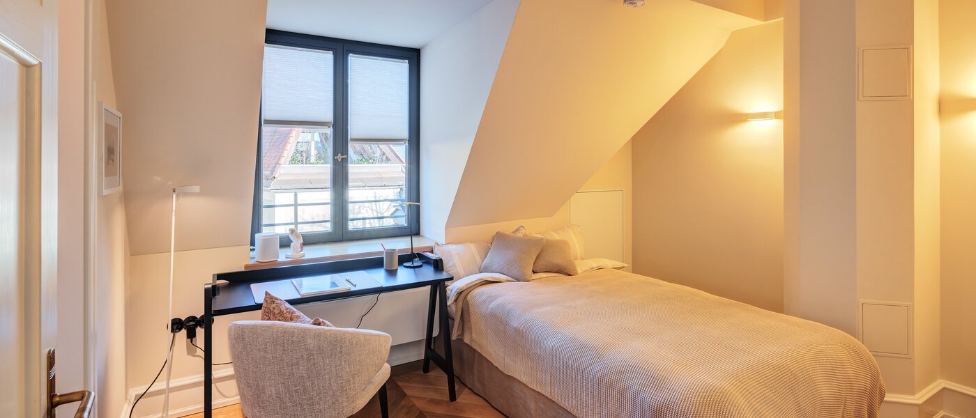 Tetőtéri lakás München Neuhausen 02 2. hálószoba 14709