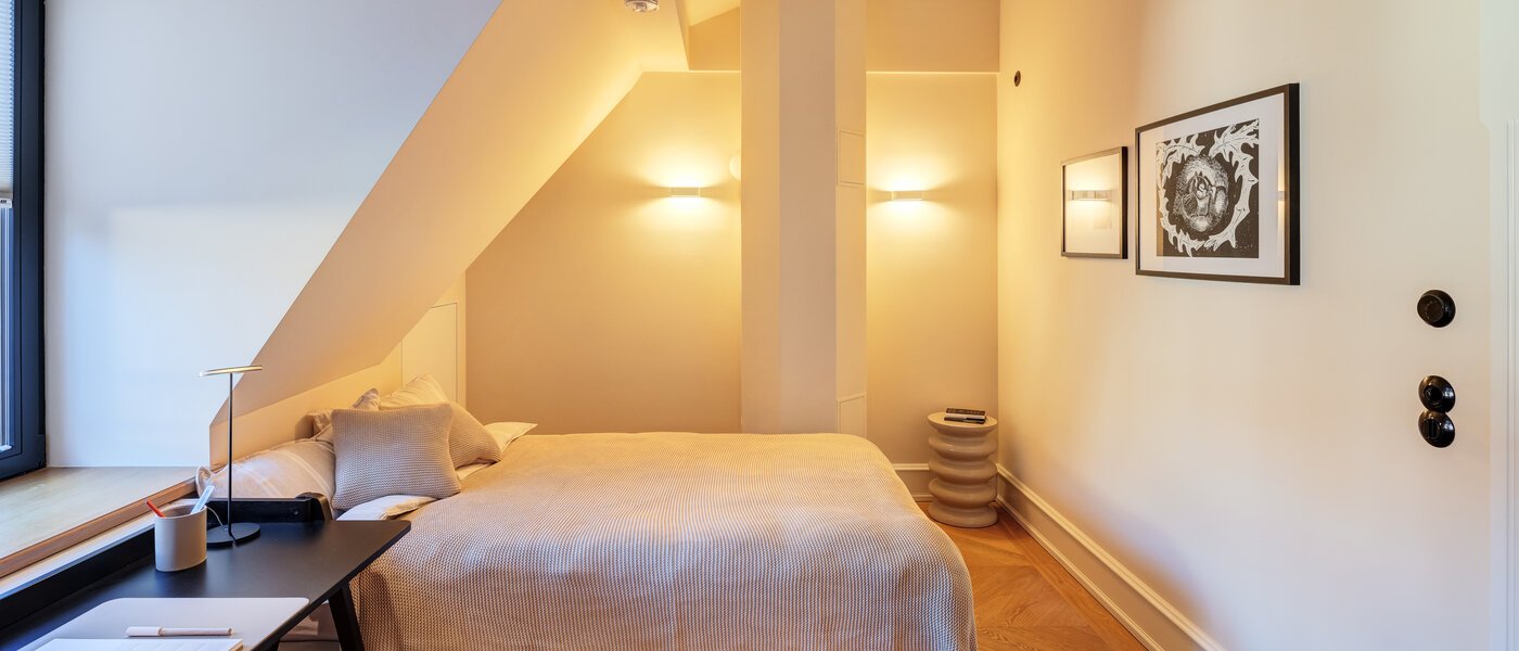 Tetőtéri lakás München Neuhausen 04 2. hálószoba 14709