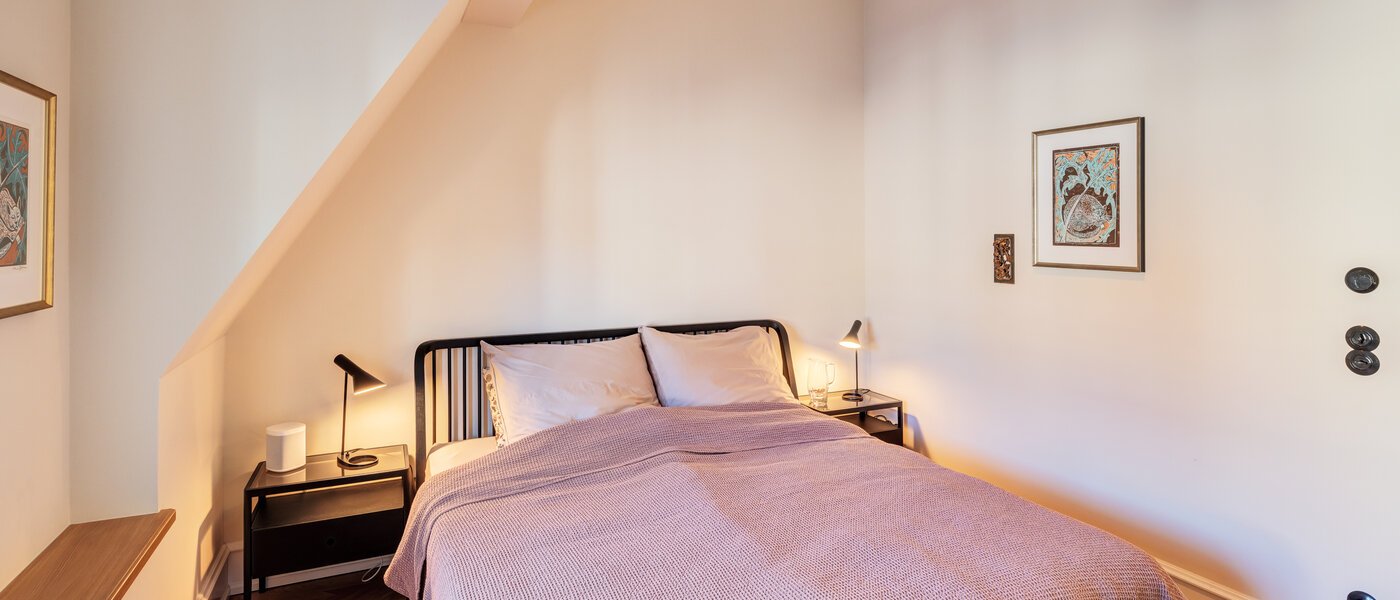 Tetőtéri lakás München Neuhausen 02 1. hálószoba 14709