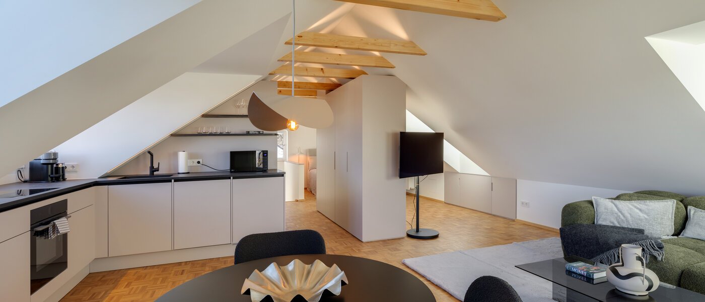 Zolder flat München Forstenried 01 Leefruimte 14733