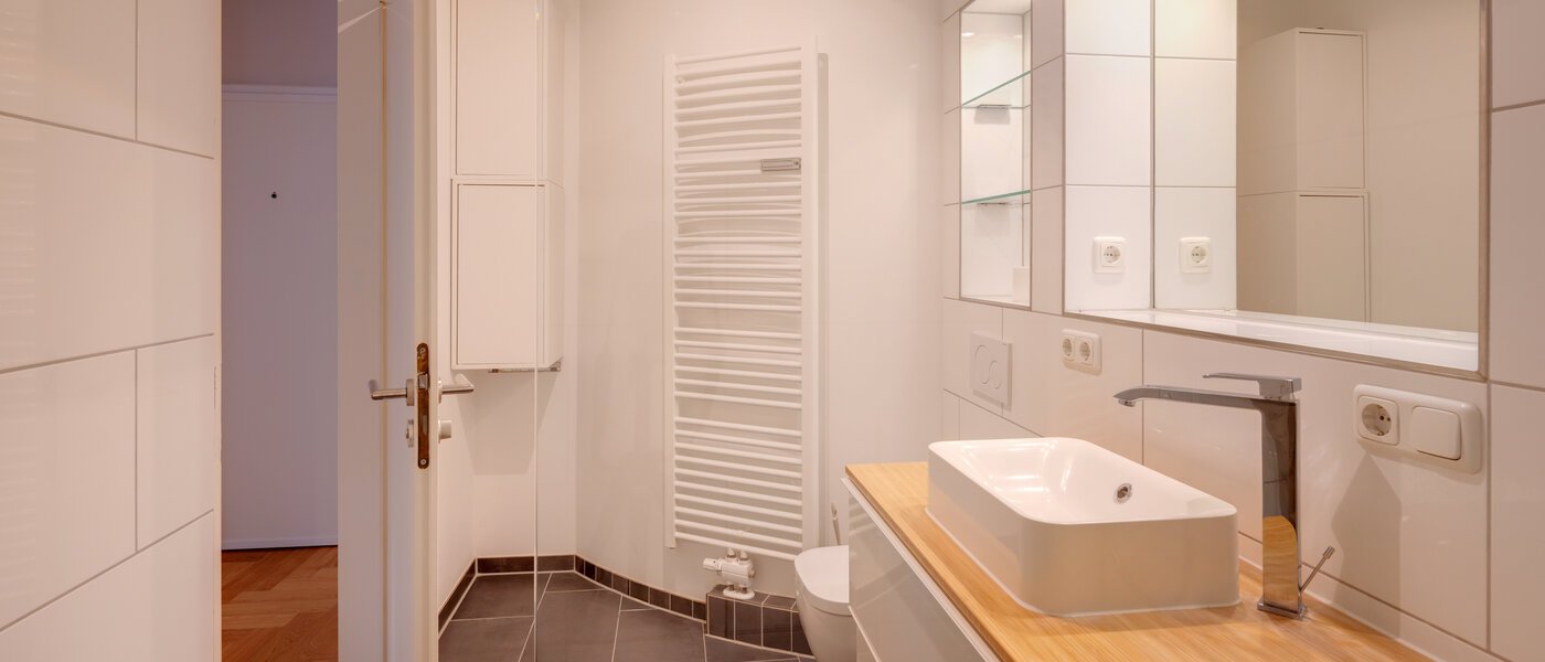 Ravna stran München Herzogpark 02 Kopalnica 14737