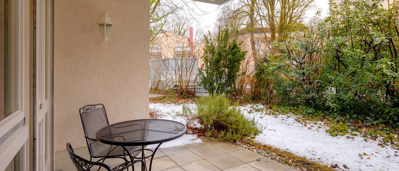 Ravna stran München Herzogpark 01 Terasa 14737