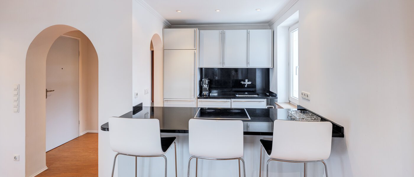 Ravna stran München Nymphenburg 01 Kuhinja 14770