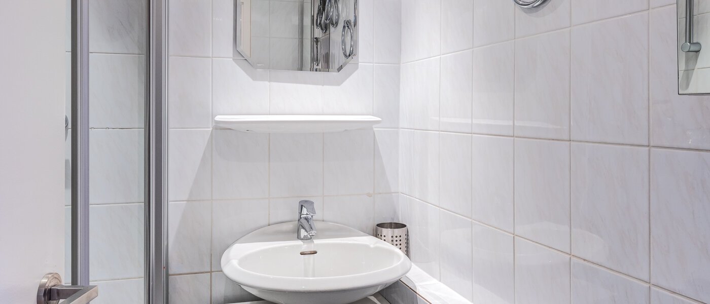 Ravna stran München Nymphenburg 01 2. kopalnica 14770