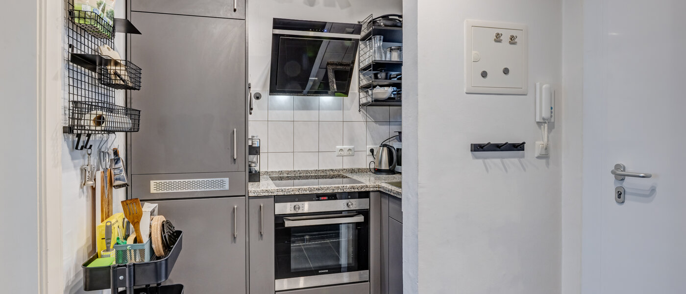 Ravna stran München Schwabing-West (rund um den Hohenzollernplatz) 01 Kuhinja 14776