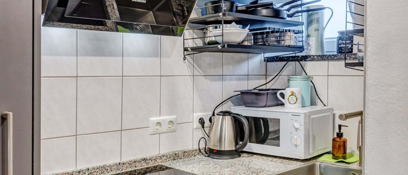 Ravna stran München Schwabing-West (rund um den Hohenzollernplatz) 02 Kuhinja 14776