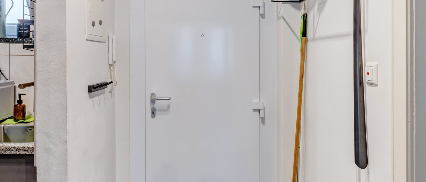 Ravna stran München Schwabing-West (rund um den Hohenzollernplatz) 01 Koridor/hodnik 14776