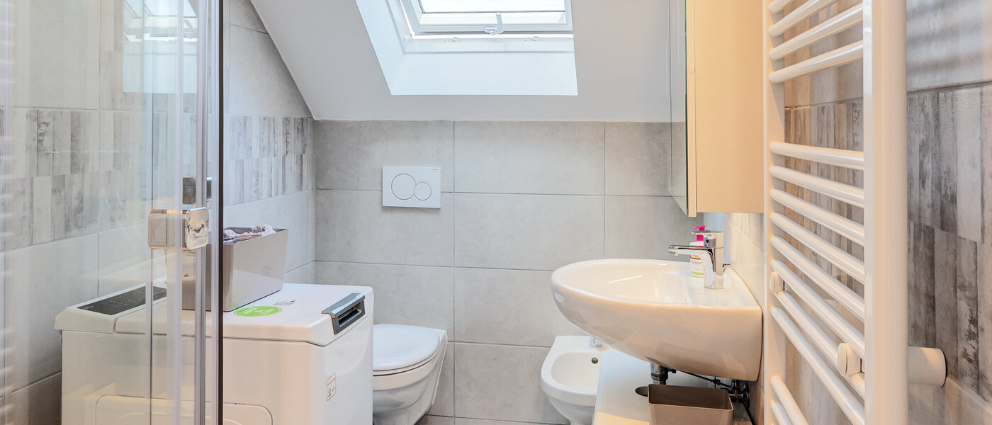 Çatı katı dairesi München Trudering 01 Banyo 14792