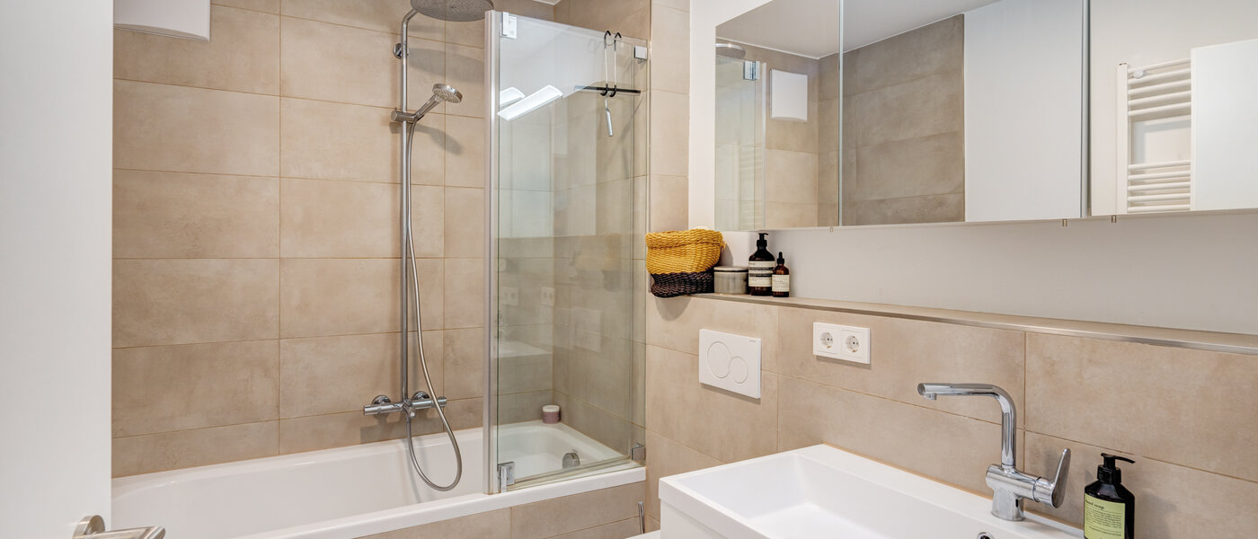 Редова къща München Harlaching 01 Първа баня 14816