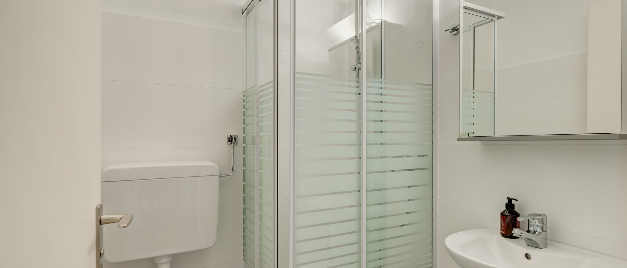 Ravna stran München Mittersendling 01 2. kopalnica 14827