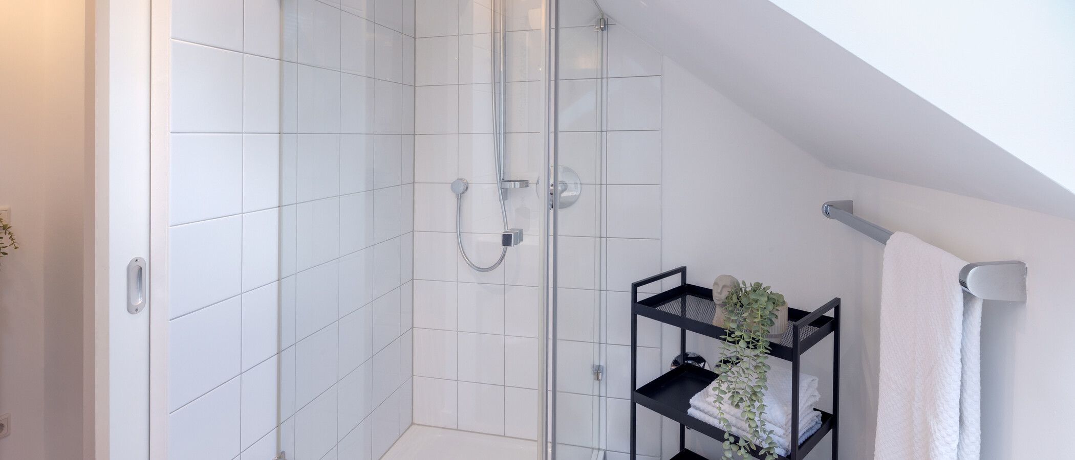 Podstrešno stanovanje München Daglfing 03 Kopalnica 14852