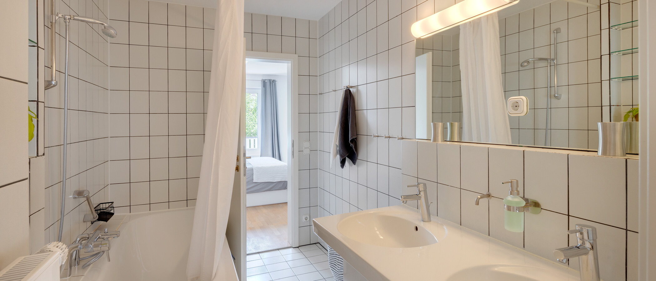 Middenwoning München Untergiesing 01 2. badkamer 14900