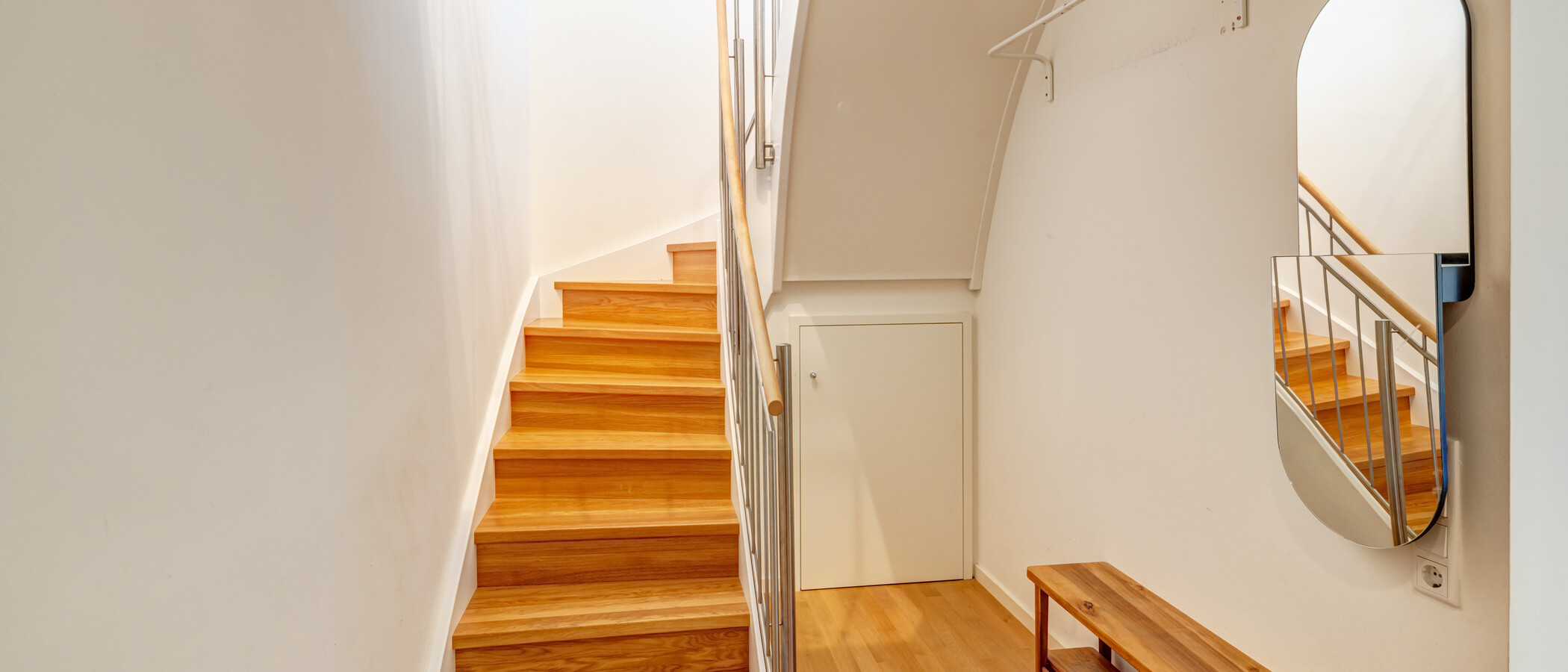 Дворівнева квартира München Schwabing 04 Коридор/передпокій 14908