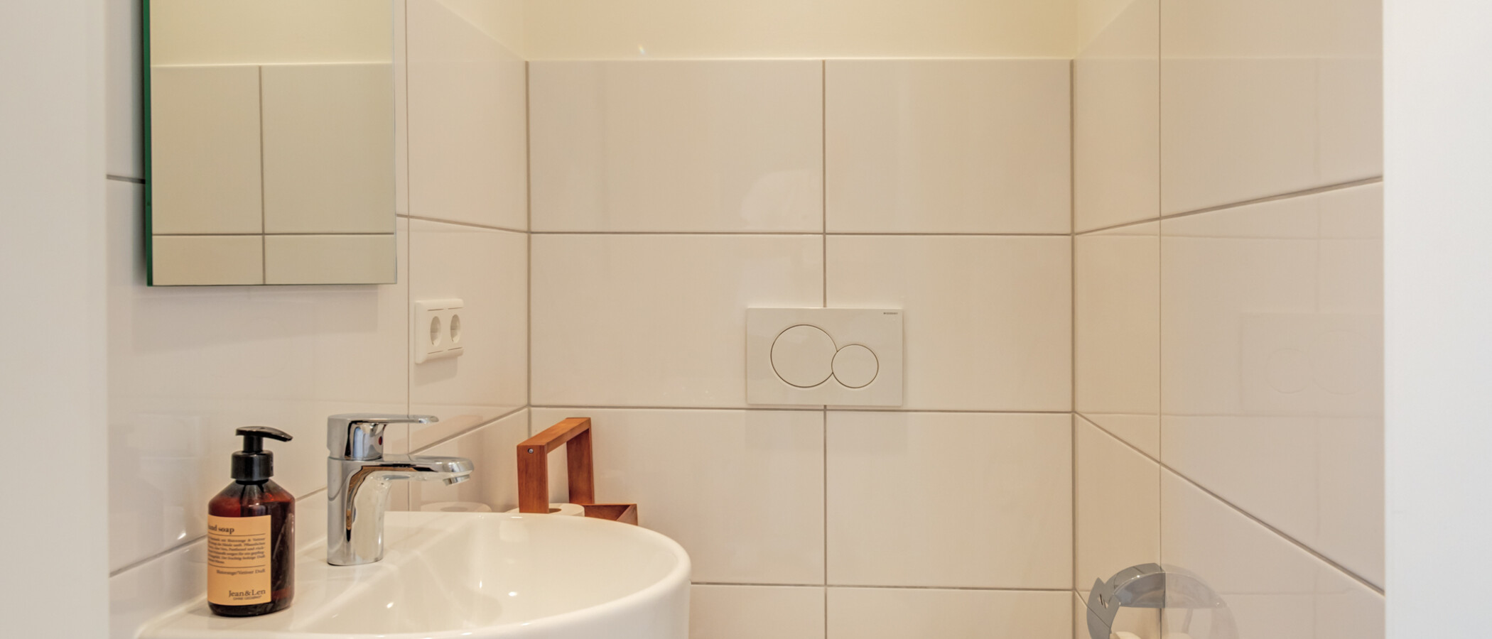 Дворівнева квартира München Schwabing 01 Гостьовий туалет 14908