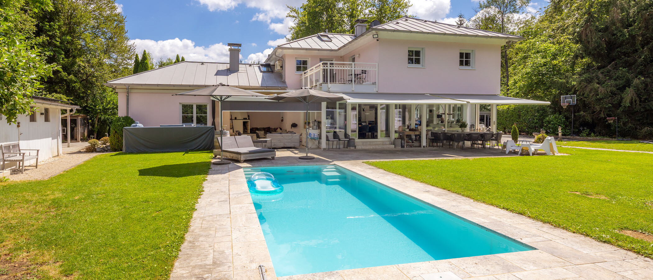 Villa Oberhaching 01 Medence 14925