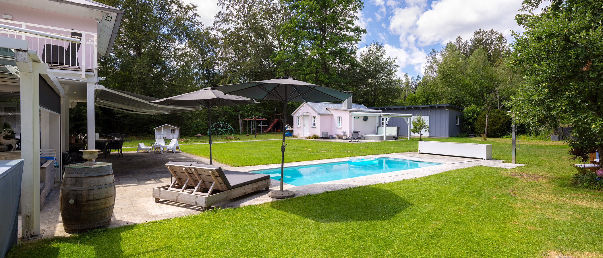 Villa Oberhaching 02 Medence 14925