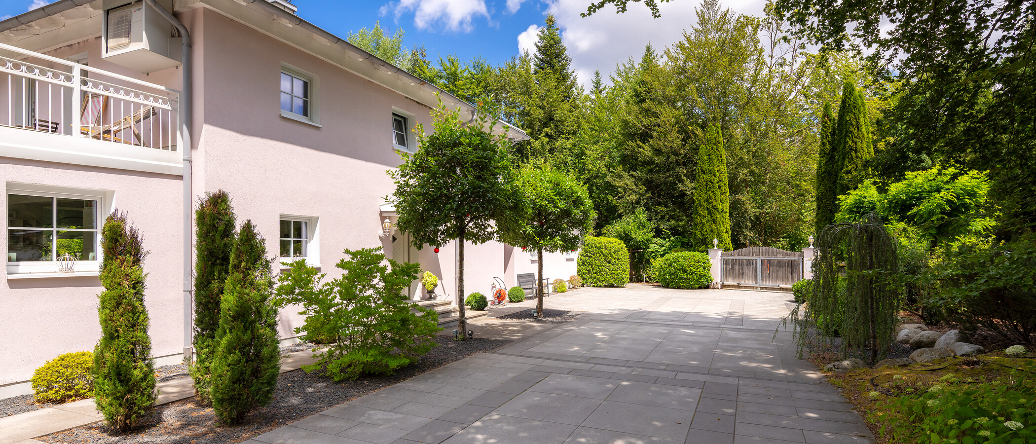 Villa Oberhaching 01 Udvari bejárat 14925