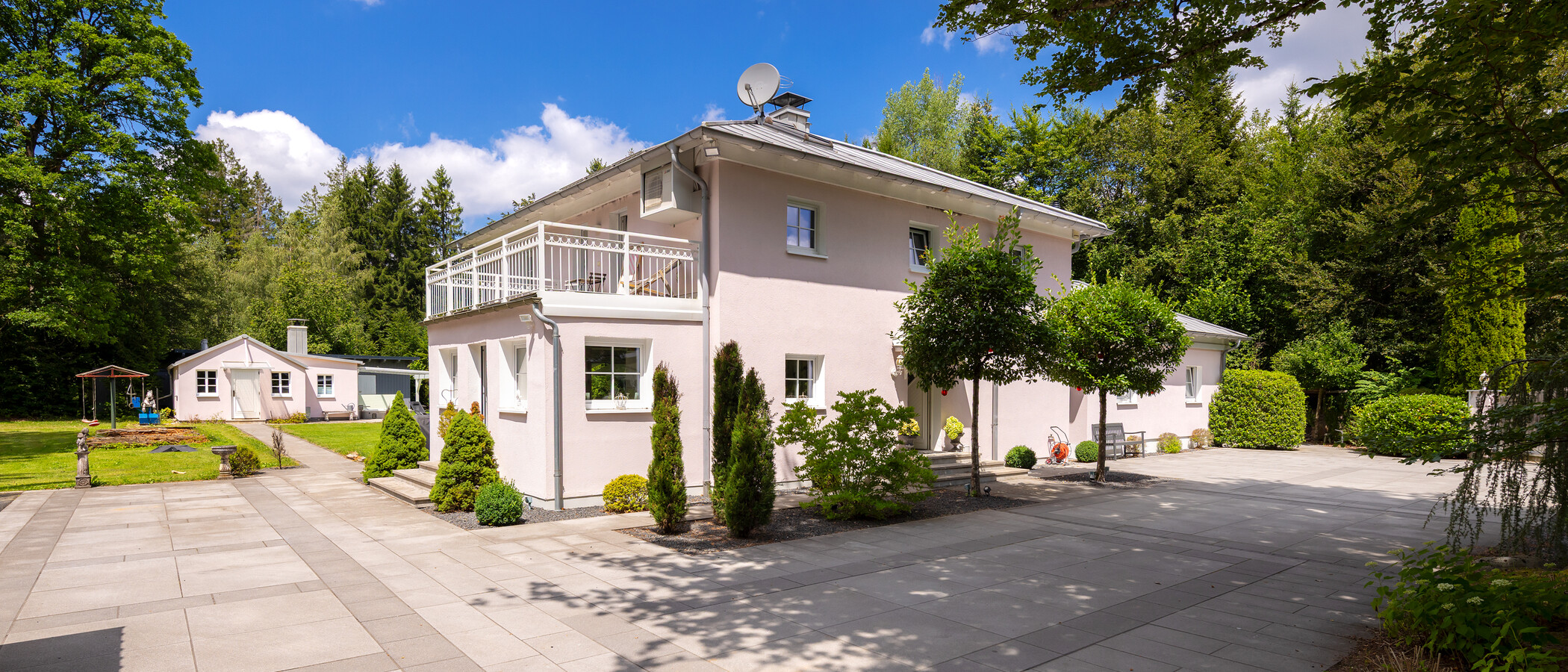 Villa Oberhaching 02 Udvari bejárat 14925