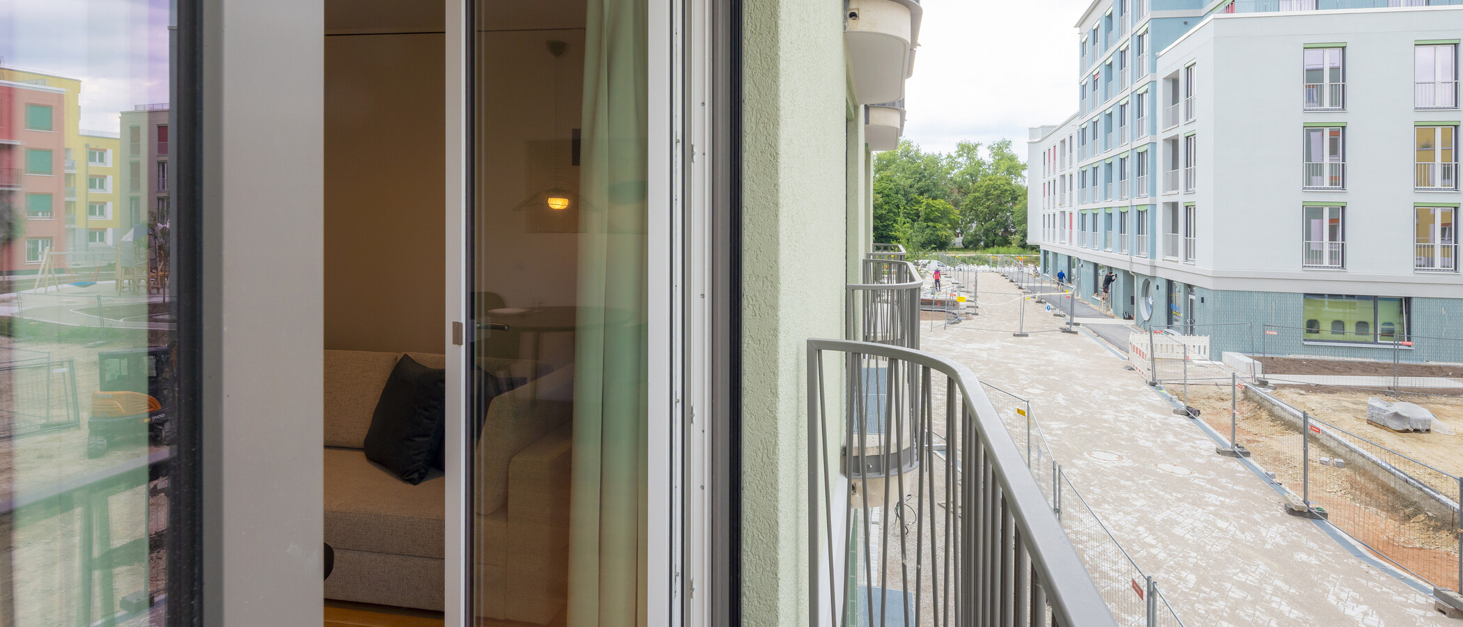 Ravna stran München Berg am Laim 01 Balkon 14932