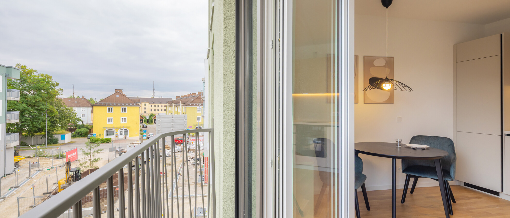 Ravna stran München Berg am Laim 01 Balkon 14936