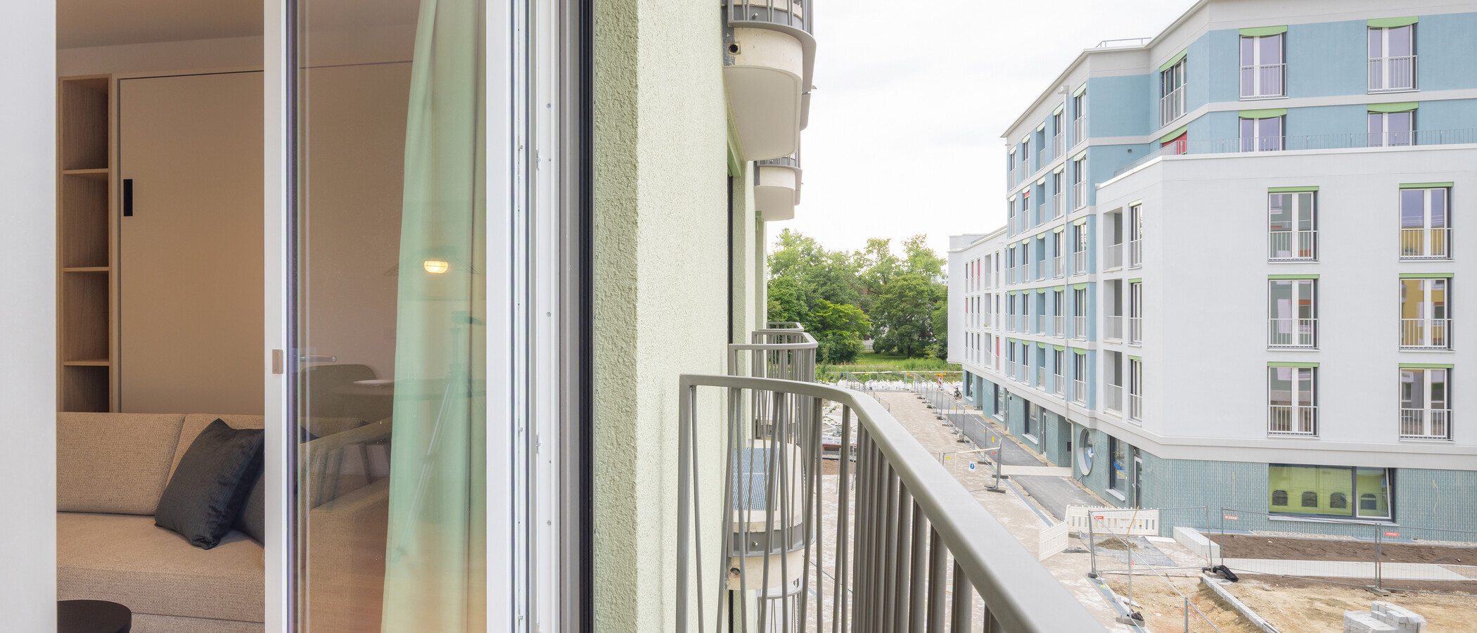Ravna stran München Berg am Laim 02 Balkon 14936