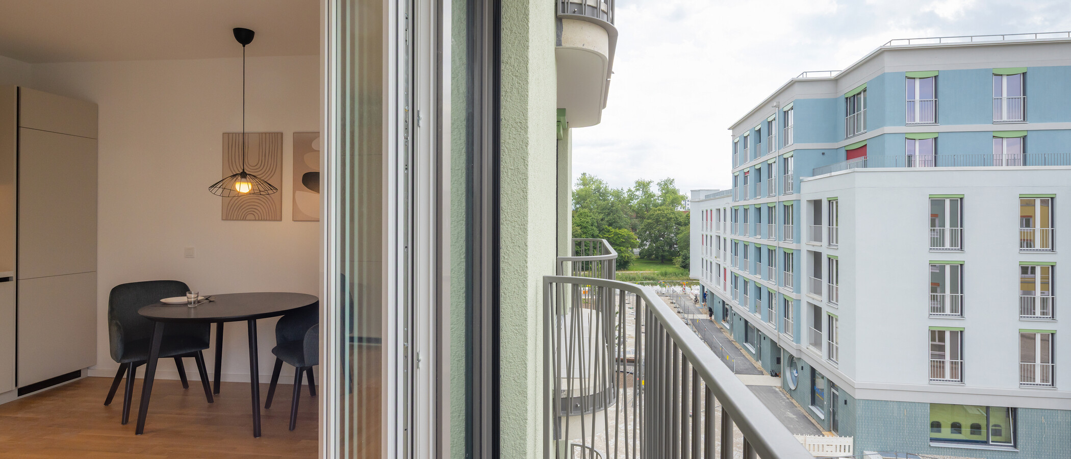 Ravna stran München Berg am Laim 01 Balkon 14938