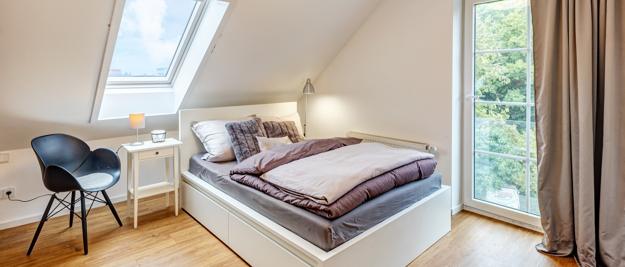 Podkrovní byt München Untermenzing 01 Ložnice 14986