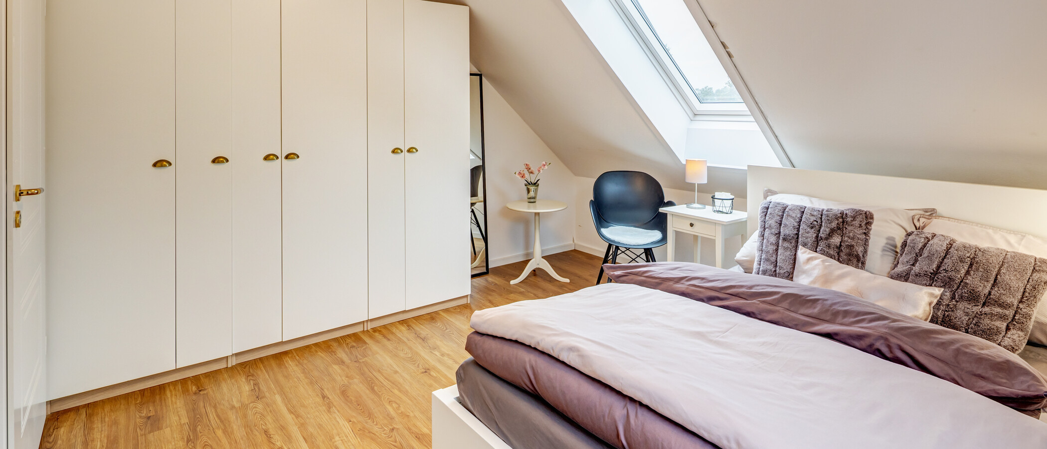 Podkrovní byt München Untermenzing 02 Ložnice 14986