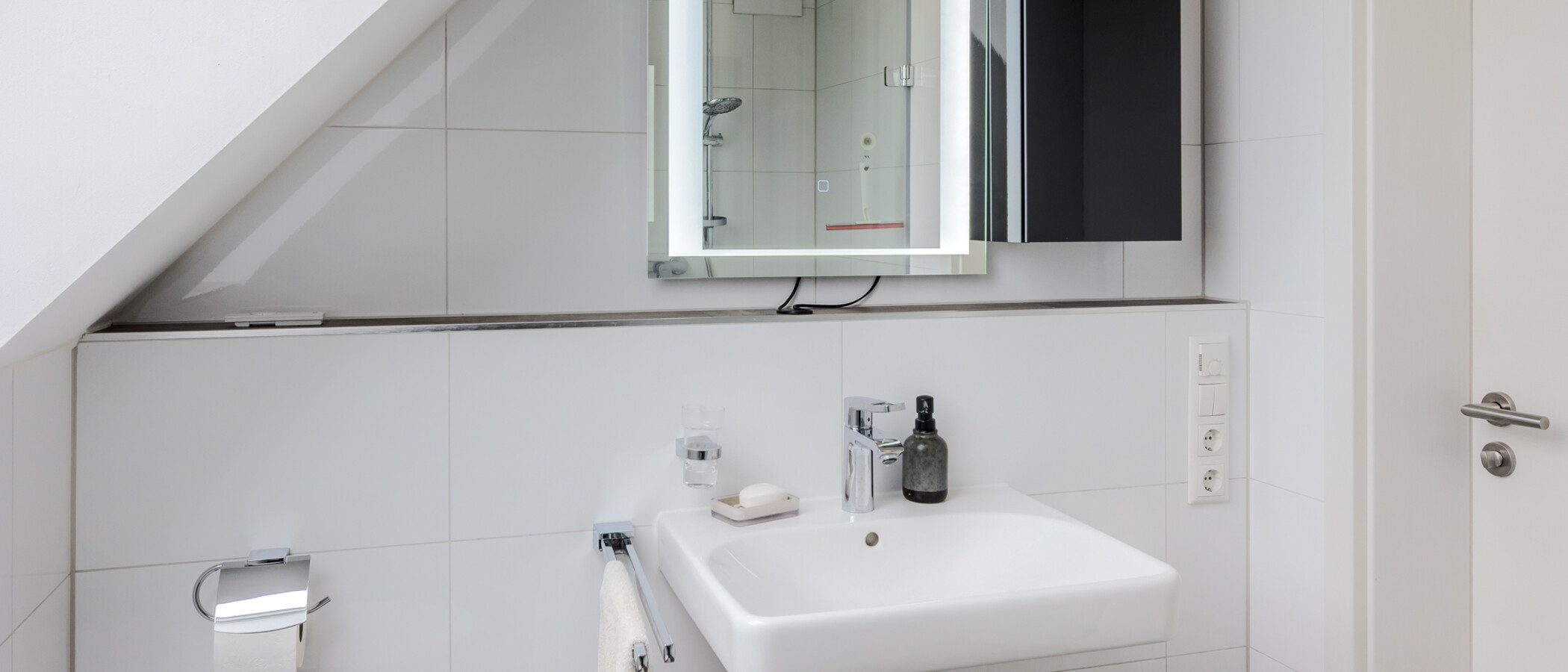 Hoekwoning Dachau 03 2. badkamer 15053