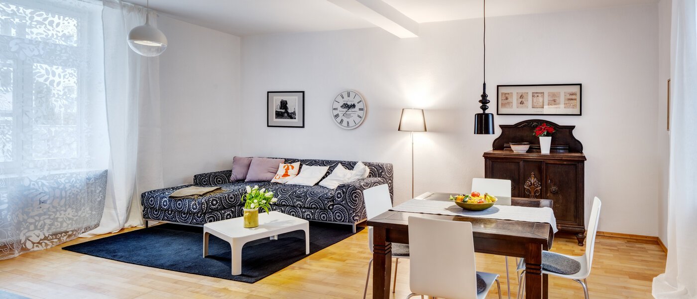 Lapos München Neuhausen 01 Nappali 1537