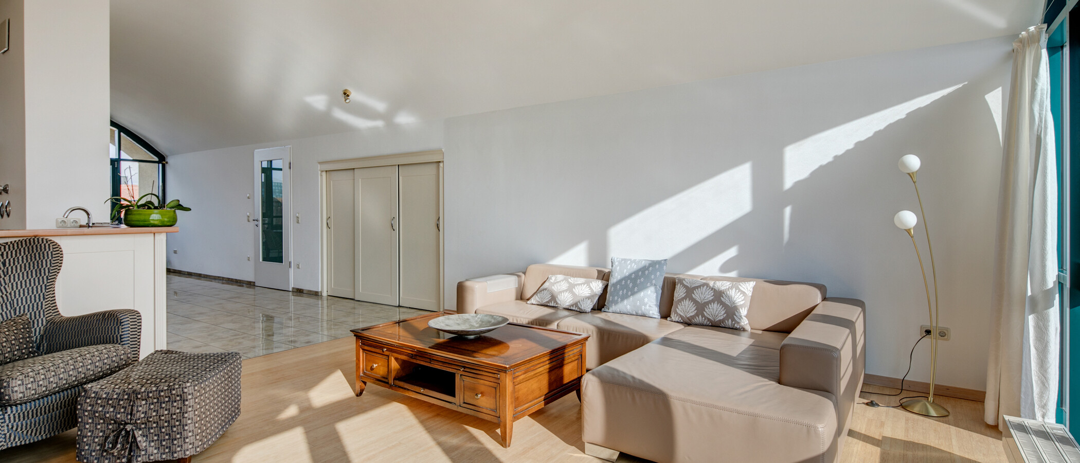 Střešní terasa bytu München Maxvorstadt - Westen 04 Living 1607