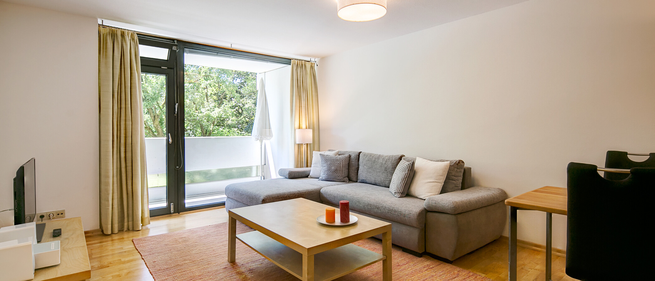 Ploché München Schwabing-Nord (zw. Belgrad- & Leopoldstraße) 02 Living 1675