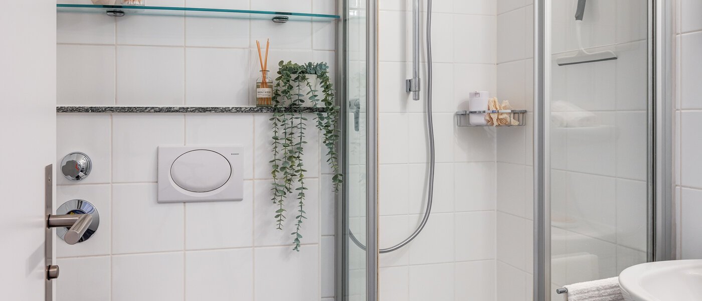 Lapos München Schwabing-Nord (zw. Leopoldstraße & Englischen Garten) 01 Fürdőszoba 2242