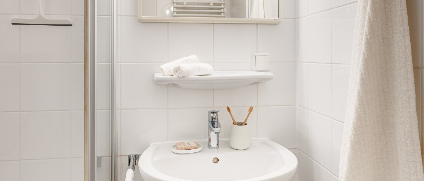 Lapos München Schwabing-Nord (zw. Leopoldstraße & Englischen Garten) 02 Fürdőszoba 2242