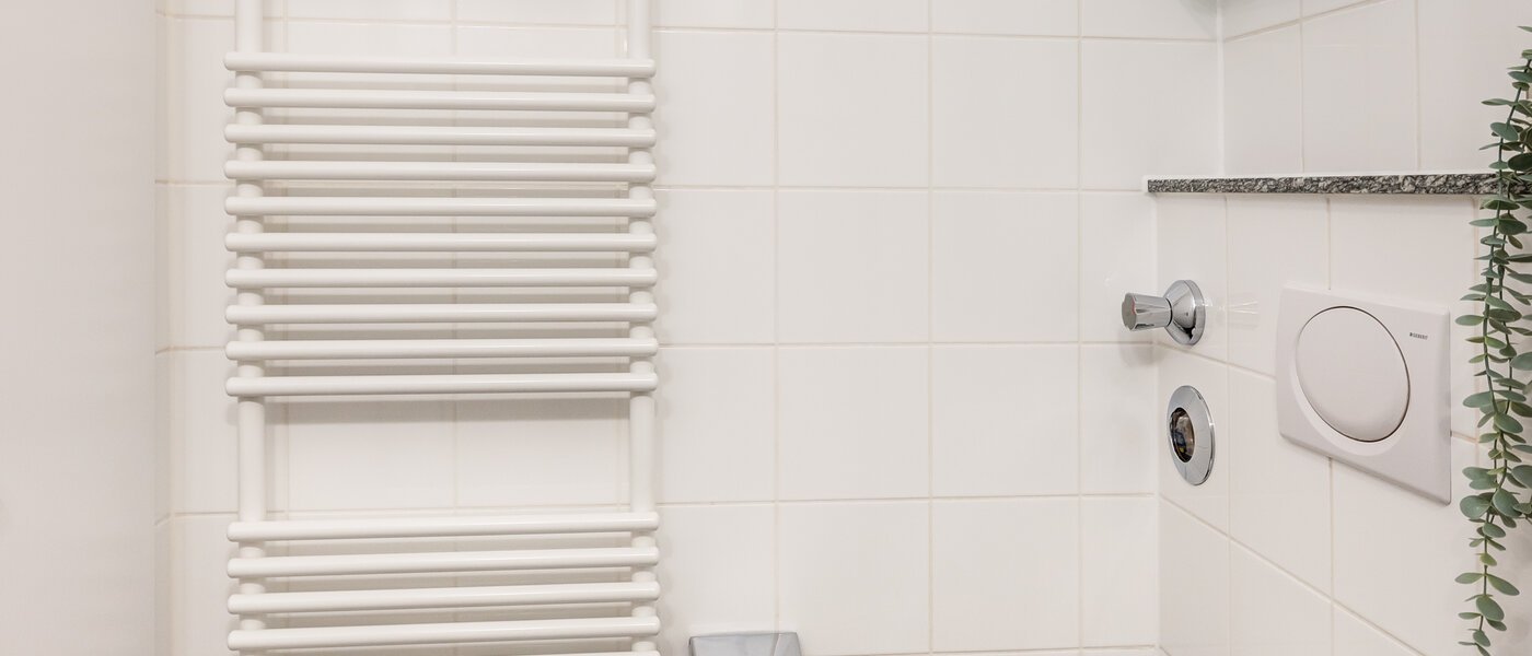 Lapos München Schwabing-Nord (zw. Leopoldstraße & Englischen Garten) 03 Fürdőszoba 2242