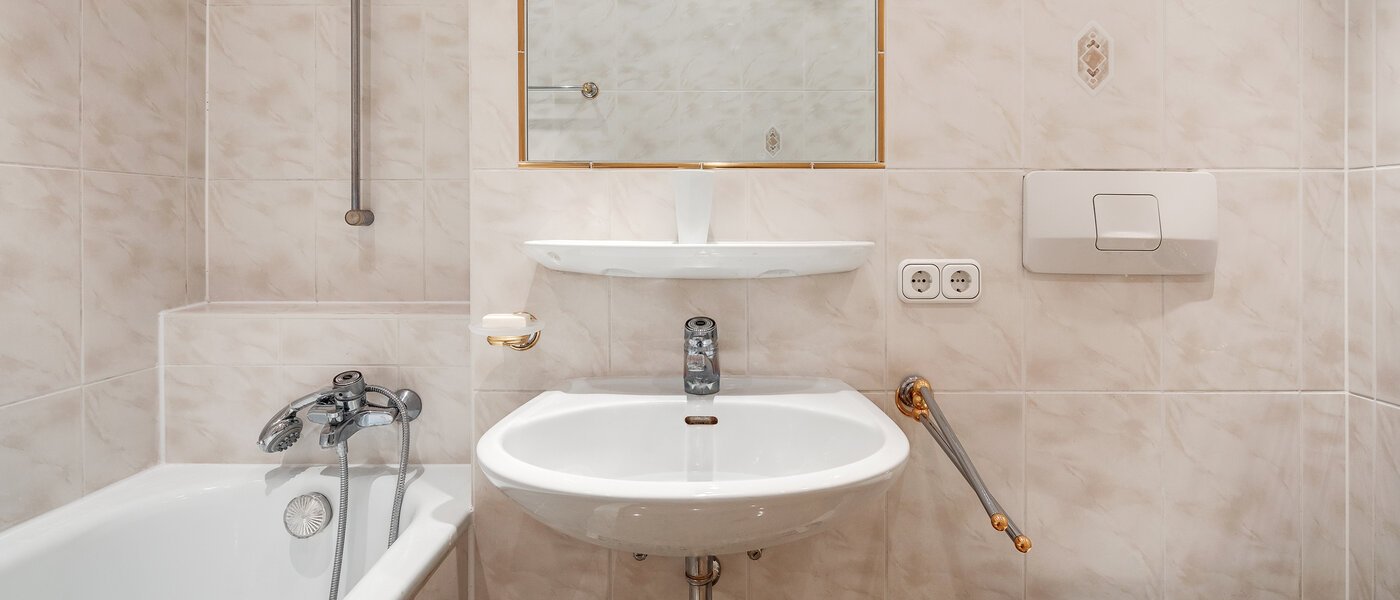 Lapos München Schwabing (rechts der Leopoldstraße) 01 Fürdőszoba 2699